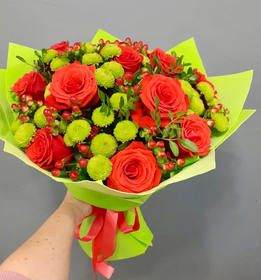 Букет цветов из: Хризантемы и Розы в Астрахани