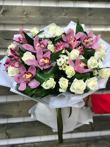 Букет цветов из: Розы и Хризантемы в Астрахани