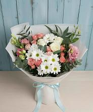 Букет цветов из:  Розы, Лизиантусы и Хризантемы в Астрахани