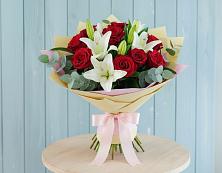 Букет цветов из:  Лилии и Розы в Астрахани