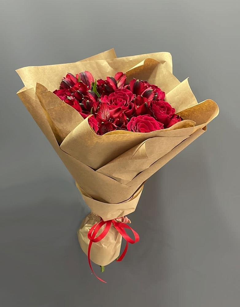 Букет цветов из: Альстромерии и Розы в Астрахани