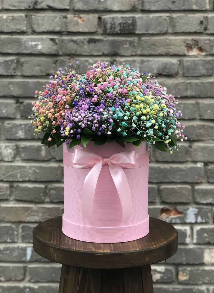 Цветочная композиция из Гипсофила и Розы в шляпной коробке в Астрахани