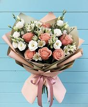 Букет цветов из:  Розы, Альстромерии и Лизиантусы в Астрахани