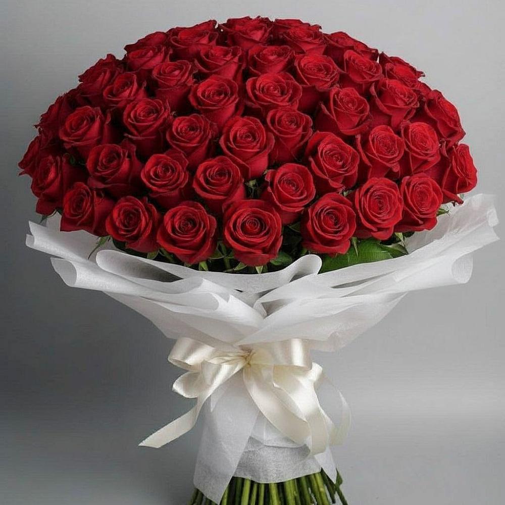 Букет 101 Красная роза Блэк Мэджик в Астрахани