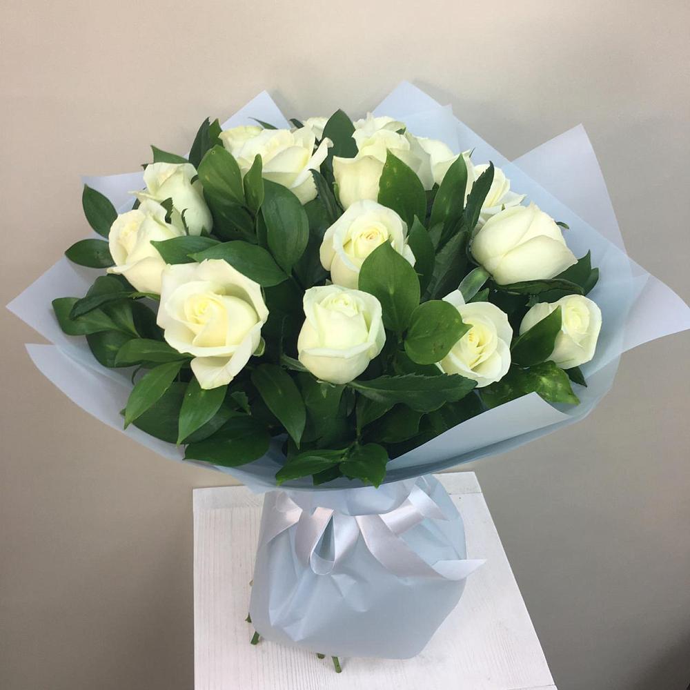 Букет 15 Белых роз Проуд в Астрахани