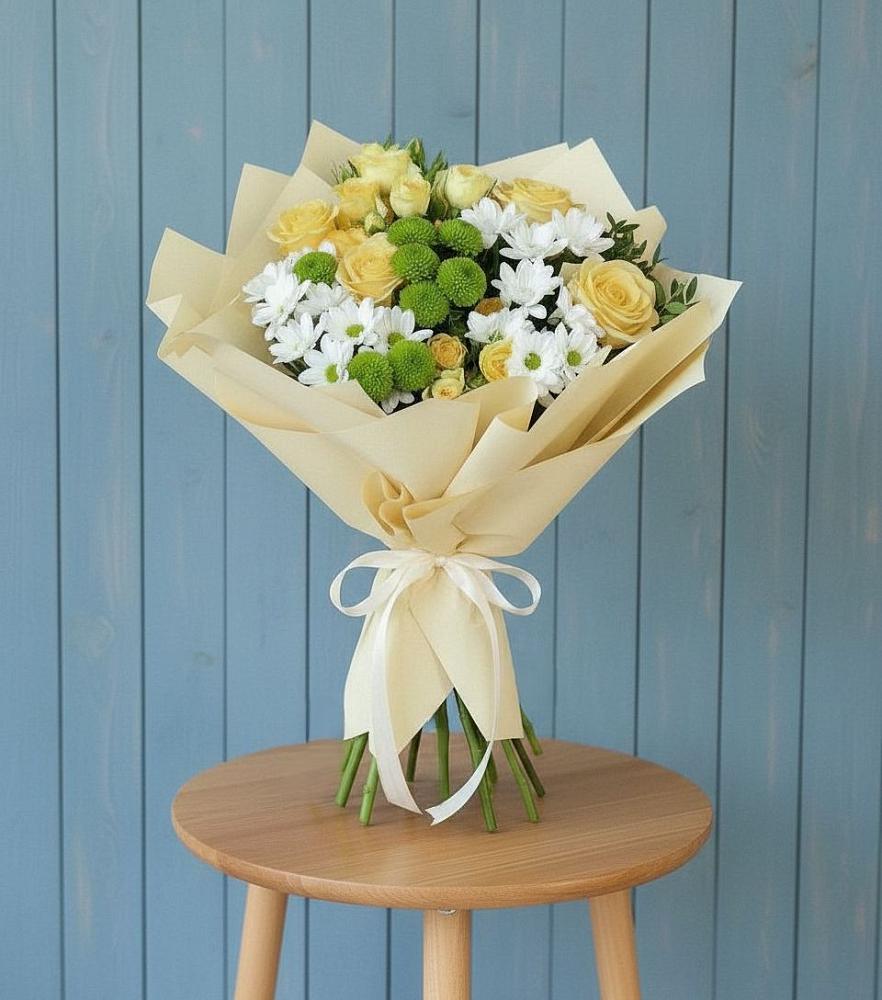 Букет цветов из: Хризантемы и Розы в Астрахани