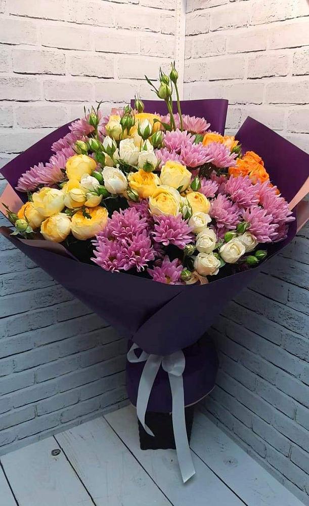 Букет цветов из: Хризантемы и Розы в Астрахани