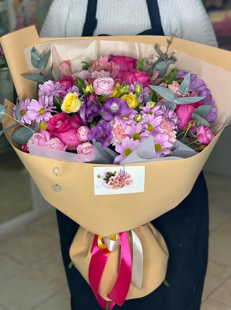 Букет цветов из: Хризантемы, Гвоздики и Альстромерии в Астрахани