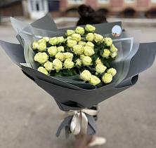 Букет Белые кустовые розы Солинеро в Астрахани