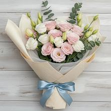 Букет цветов из:  Лизиантусы в Астрахани