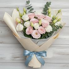 Букет цветов из:  Лизиантусы в Астрахани