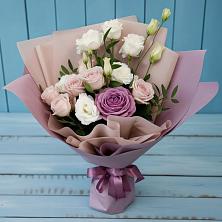 Букет цветов из:  Розы и Лизиантусы в Астрахани