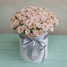 Цветочная композиция из Розы в шляпной коробке в Астрахани