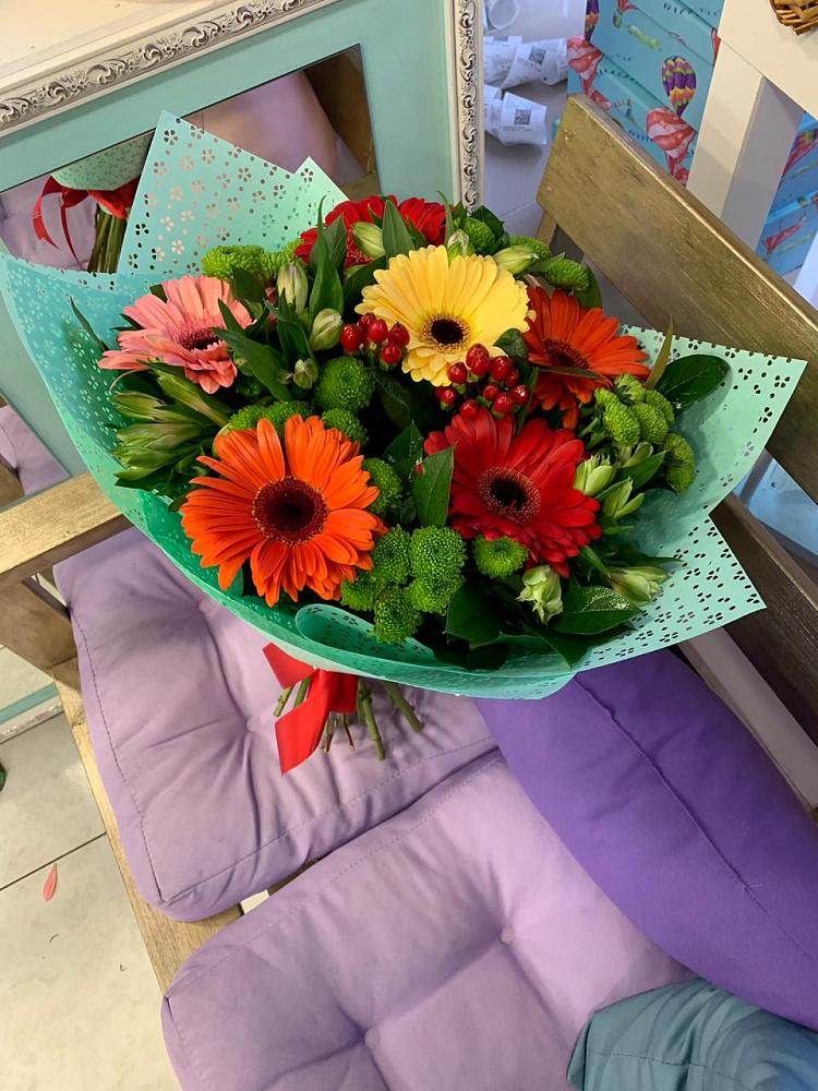 Букет цветов из: Герберы, Хризантемы и Альстромерии в Астрахани