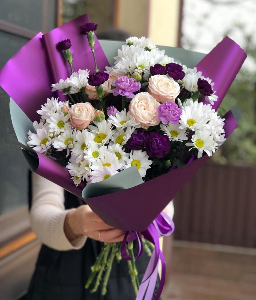 Букет цветов из: Хризантемы, Гвоздики и Розы в Астрахани