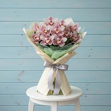 Букет цветов из:  Орхидеи и Розы в Астрахани