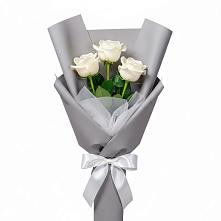 Букет 3 белые розы в Астрахани