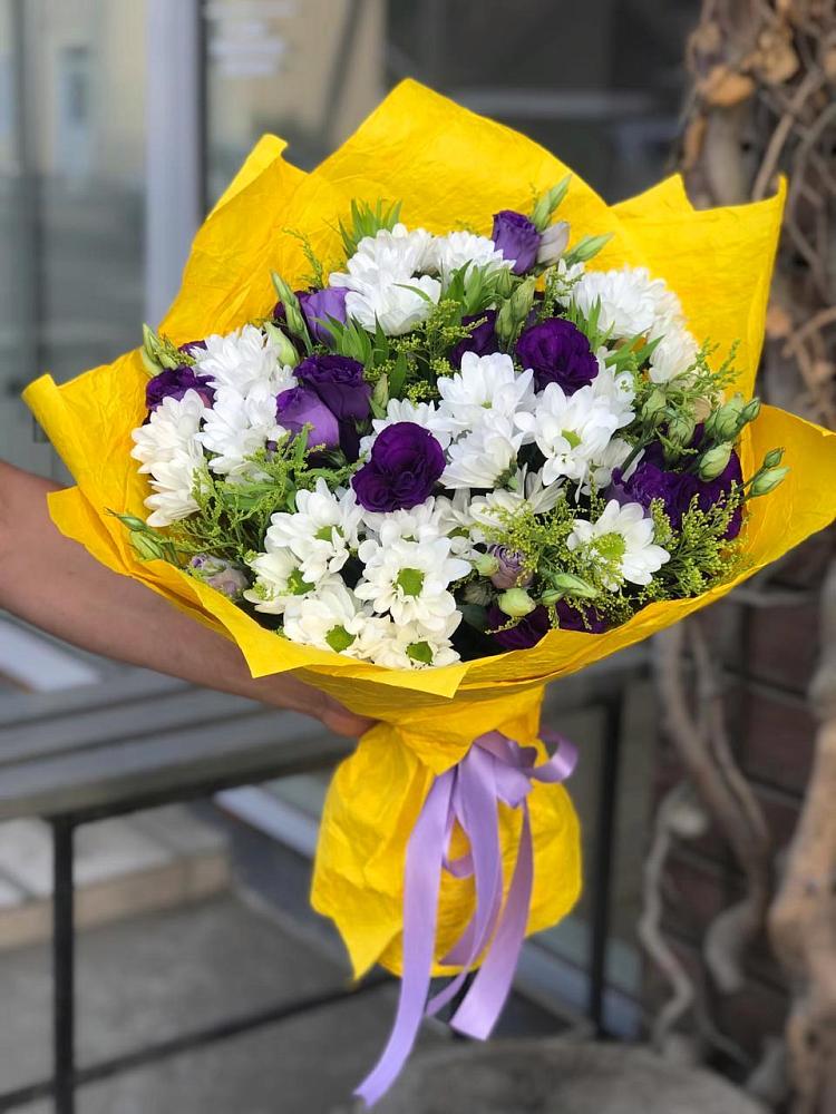 Букет цветов из: Ирисы, Хризантемы и Ромашки в Астрахани