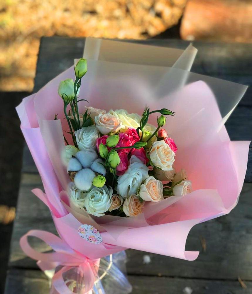 Букет цветов из: Розы и Лизиантусы в Астрахани