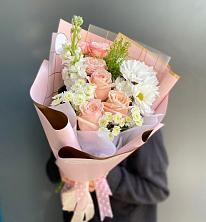 Букет цветов из:  Хризантемы и Розы в Астрахани