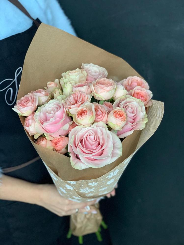 Букет цветов из: Хризантемы и Розы в Астрахани