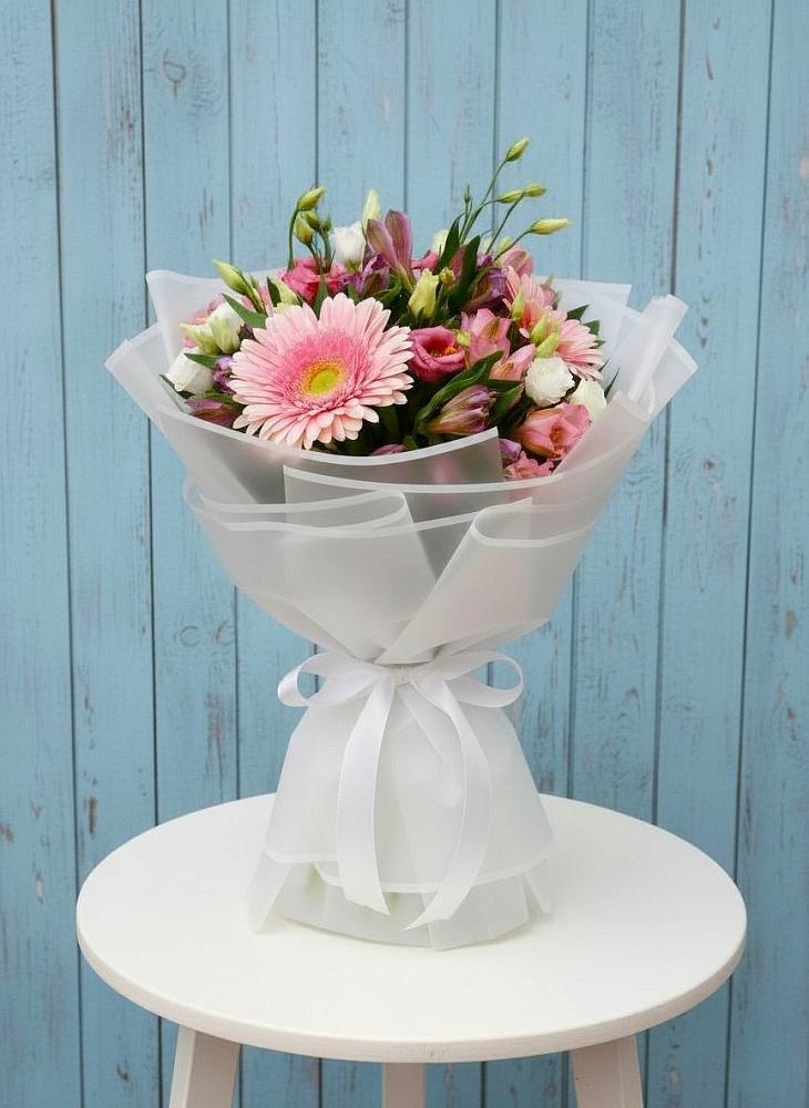 Букет цветов из: Герберы, Альстромерии и Лизиантусы в Астрахани