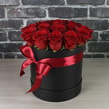 Цветочная композиция из Розы в шляпной коробке в Астрахани