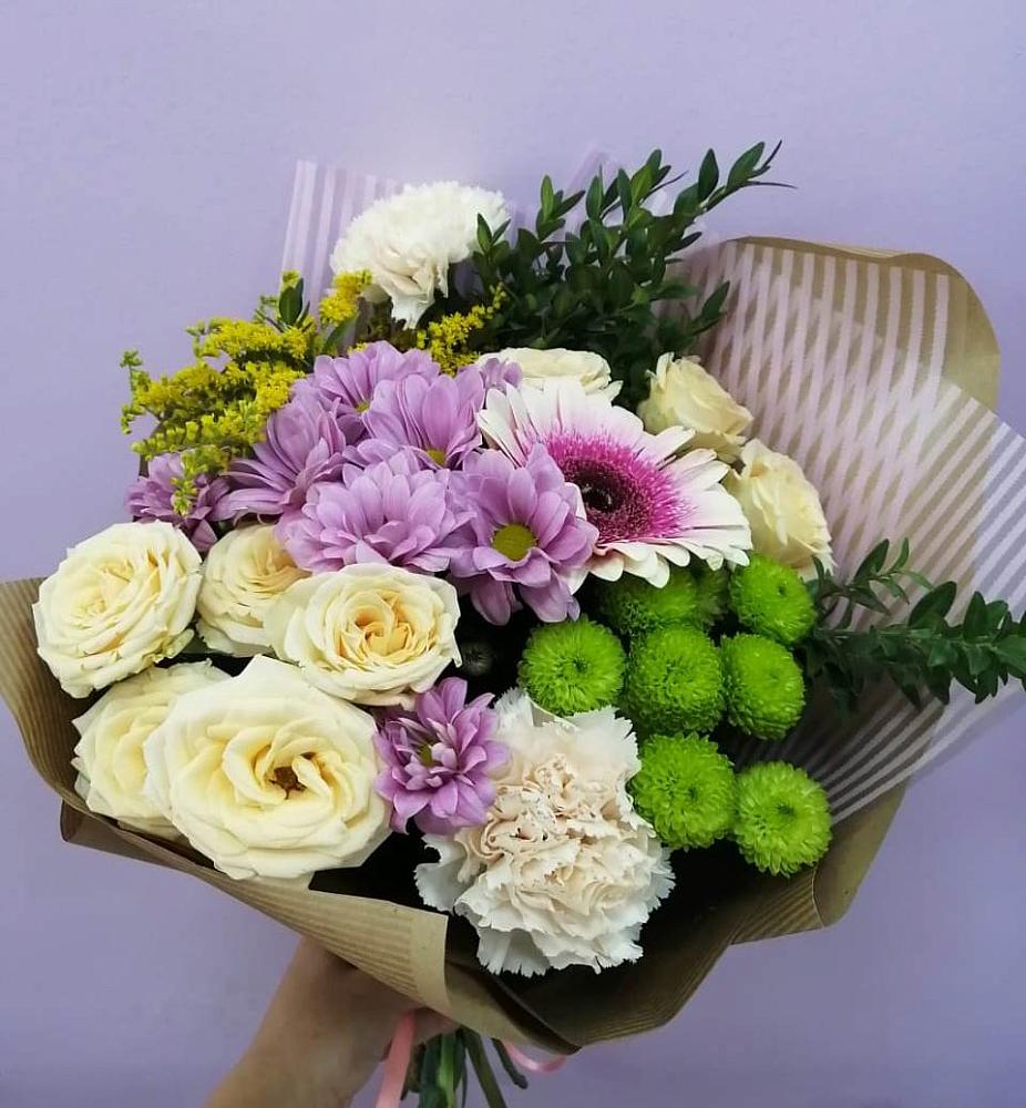 Букет цветов из: Хризантемы, Розы, Гвоздики и Герберы в Астрахани