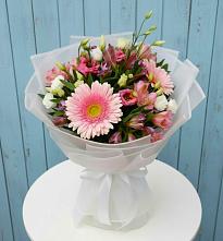 Букет цветов из:  Герберы, Альстромерии и Лизиантусы #REPLACE_PRED# Астрахани