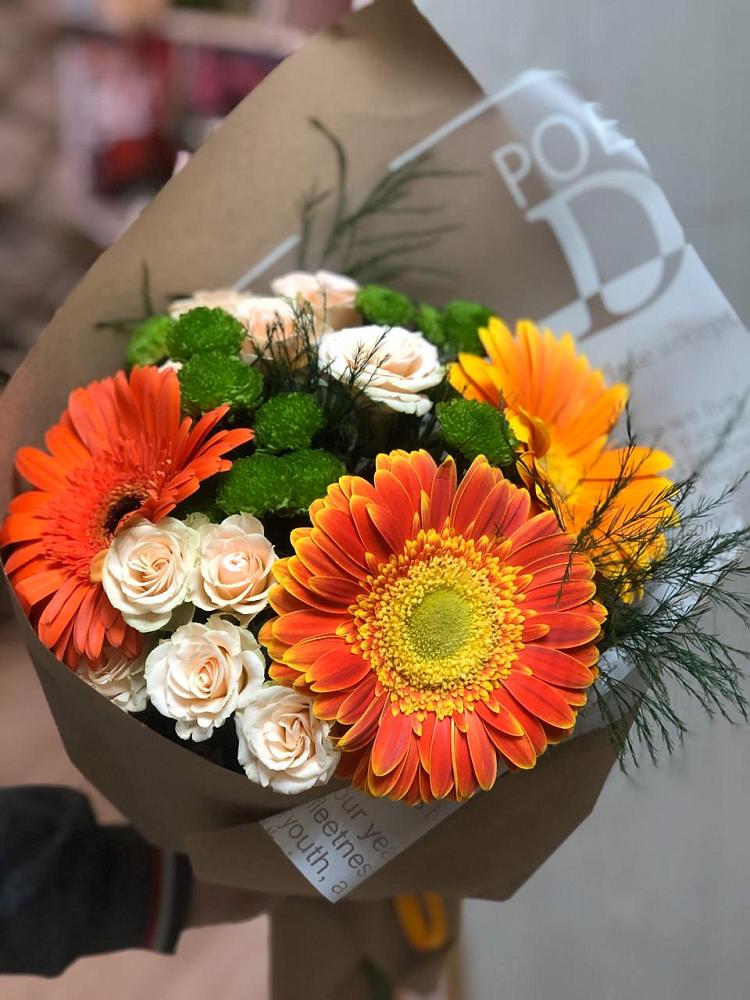 Букет цветов из: Герберы, Хризантемы и Розы в Астрахани