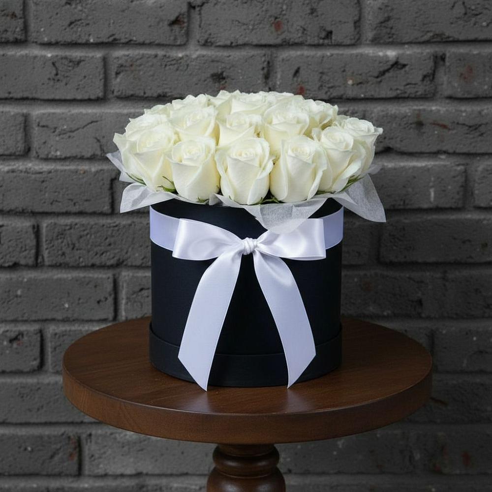 Цветочная композиция из Розы в шляпной коробке в Астрахани