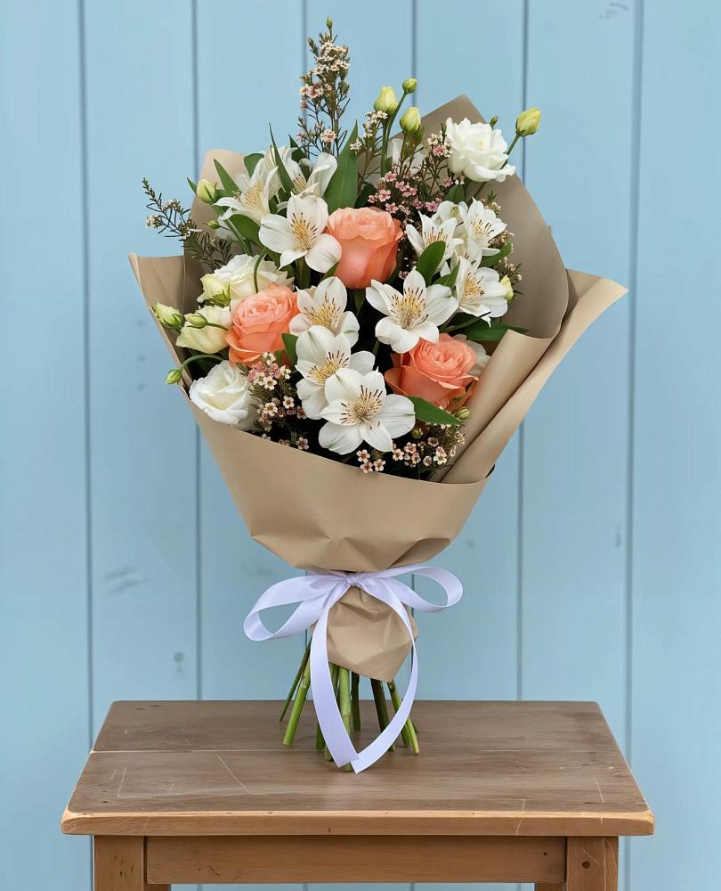 Букет цветов из: Альстромерии, Лизиантусы, Розы и Хризантемы в Астрахани