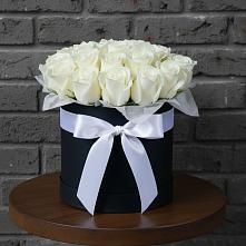 Цветочная композиция из Розы в шляпной коробке в Астрахани