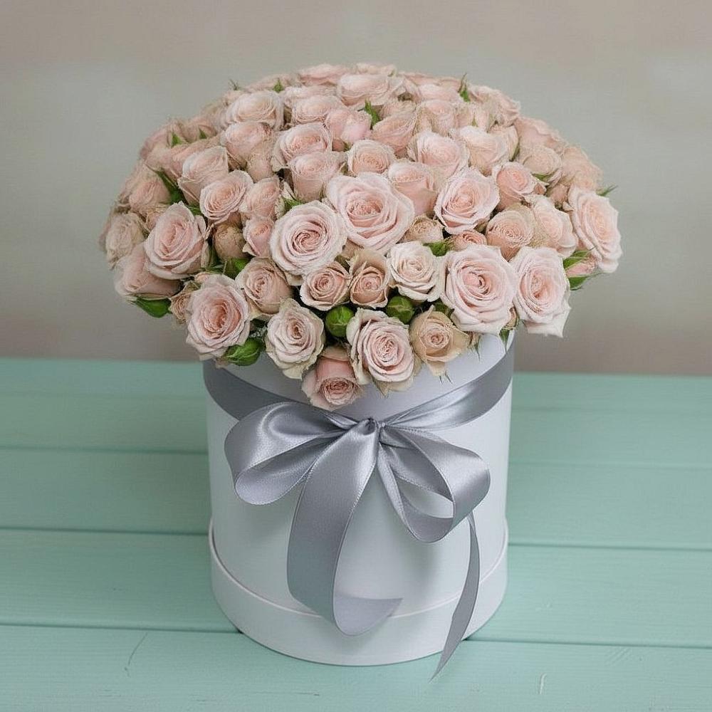 Цветочная композиция из Розы в шляпной коробке в Астрахани