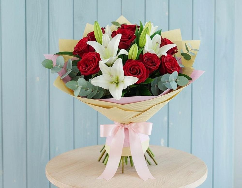Букет цветов из: Лилии и Розы в Астрахани